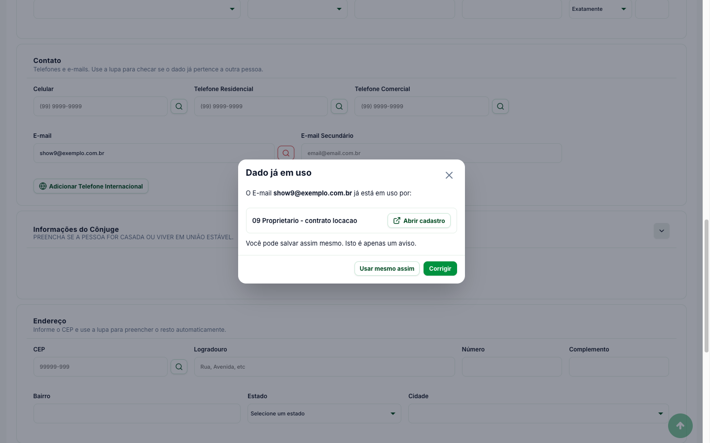 Aviso Dado já em uso mostrando o cadastro que possui o mesmo e-mail, com os botões Abrir cadastro, Usar mesmo assim e Corrigir
