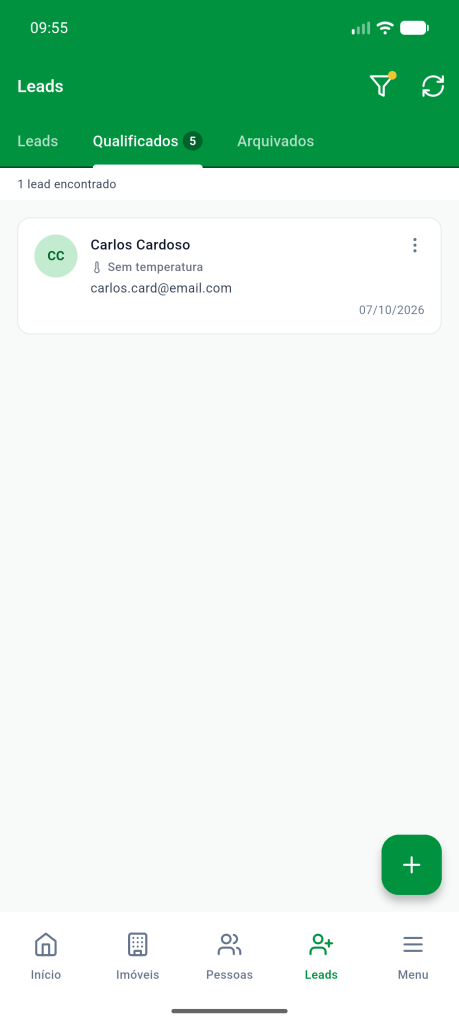 Aba Qualificados com o cartão de um lead mostrando nome, temperatura Sem temperatura, e-mail e data