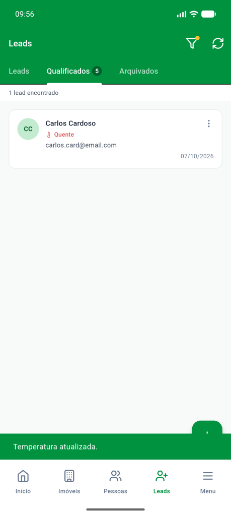 Cartão do lead com a temperatura Quente em vermelho e a mensagem Temperatura atualizada