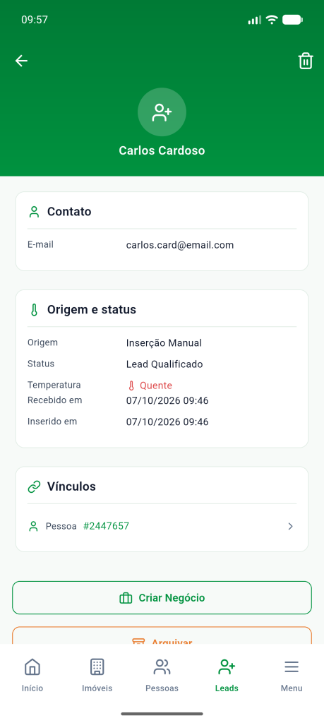 Ficha do lead com os blocos Contato, Origem e status e Vínculos
